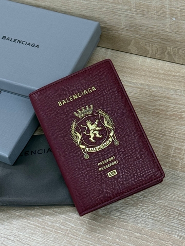 Balenciaga обложка на паспорт артикул 281837DQ в интернет-магазине «GLOBESTYLE»
