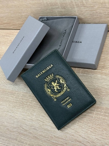 Balenciaga обложка на паспорт артикул 837387RS в интернет-магазине «GLOBESTYLE»