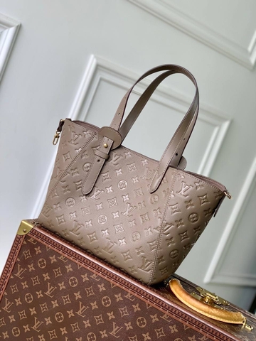 Louis Vuitton Low Key Hobo сумка артикул 697939ZO в интернет-магазине «GLOBESTYLE»