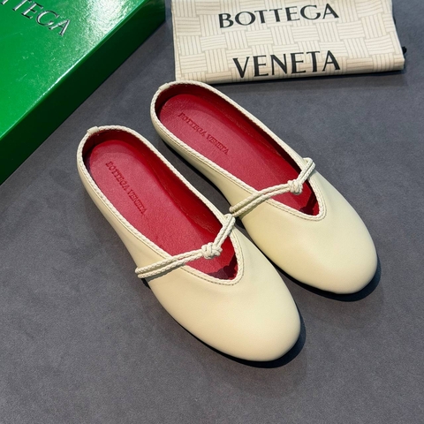 Bottega Veneta мюли артикул 687385XQ в интернет-магазине «GLOBESTYLE»