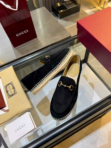 Gucci лоферы артикул 753569XH в интернет-магазине «GLOBESTYLE»