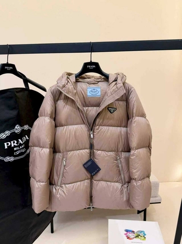 Prada пуховик 936205EH в GLOBESTYLE