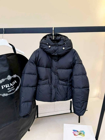 Prada пуховик 132082KW в GLOBESTYLE