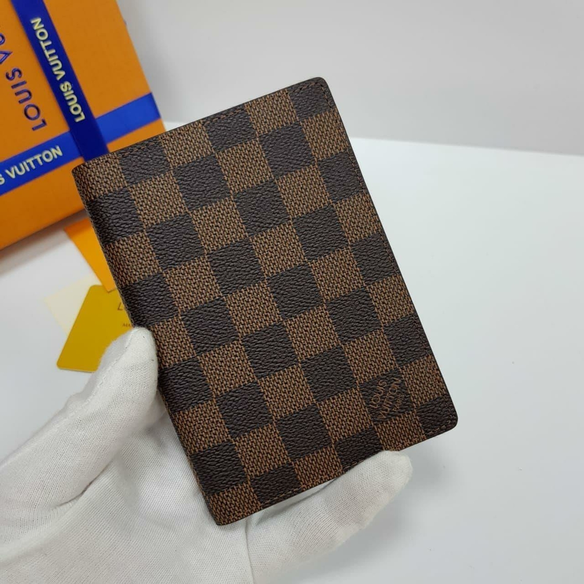 Louis Vuitton обложка на паспорт премиум коричневые  в «Globestyle» арт.940110DM