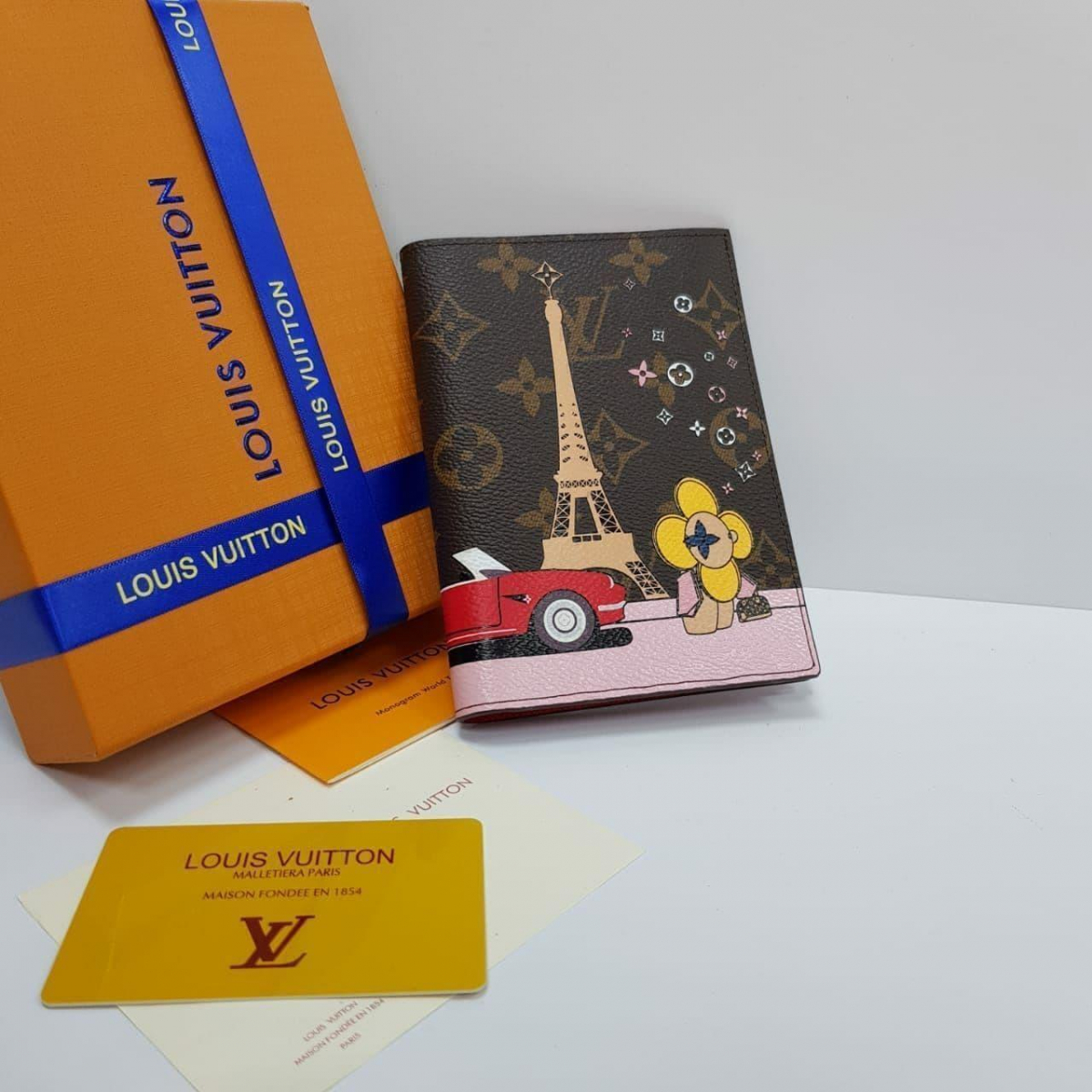 Louis Vuitton обложка на паспорт премиум коричневые микс  в «Globestyle» арт.550720IW