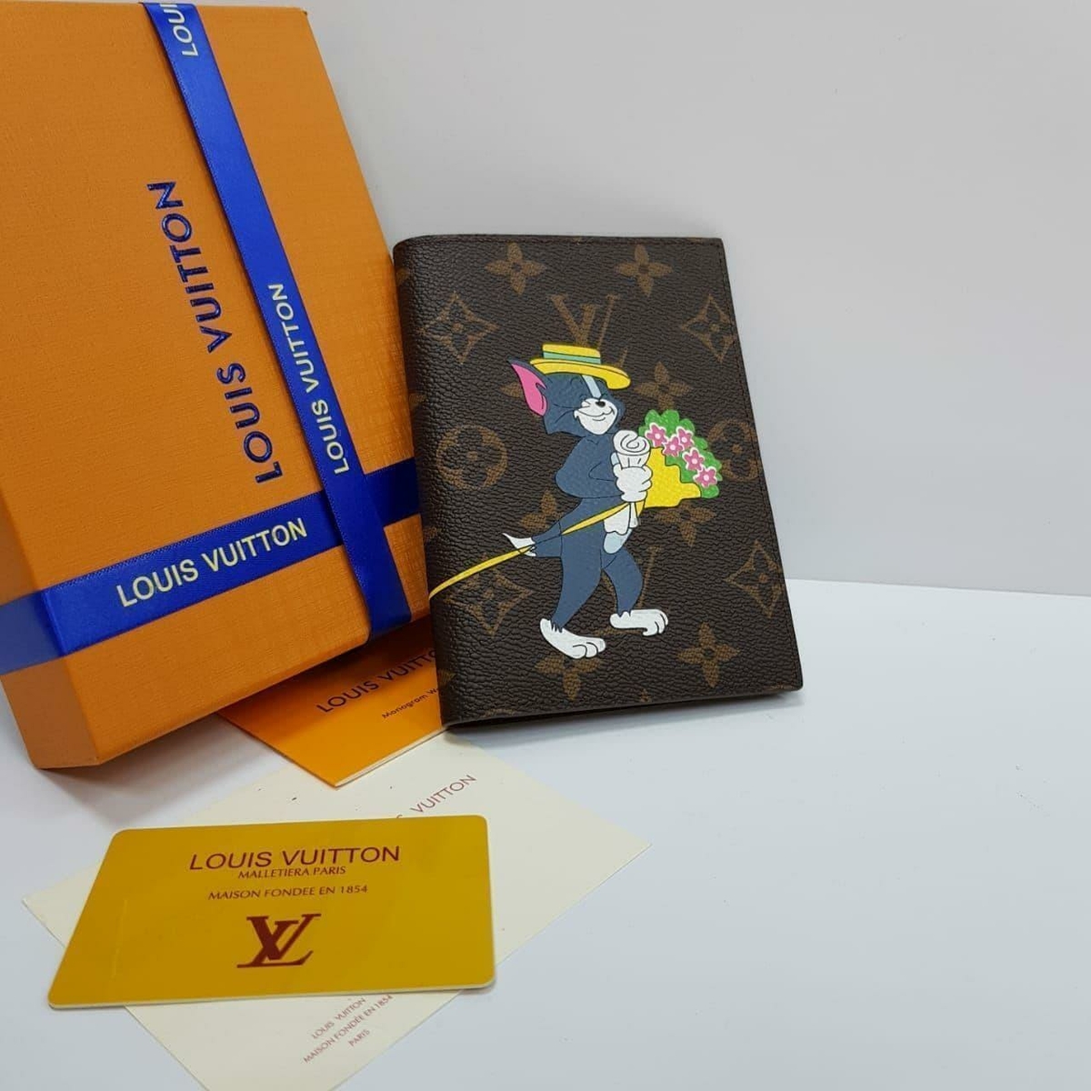 Louis Vuitton обложка на паспорт премиум женские мужские  в «Globestyle» арт.744835FS