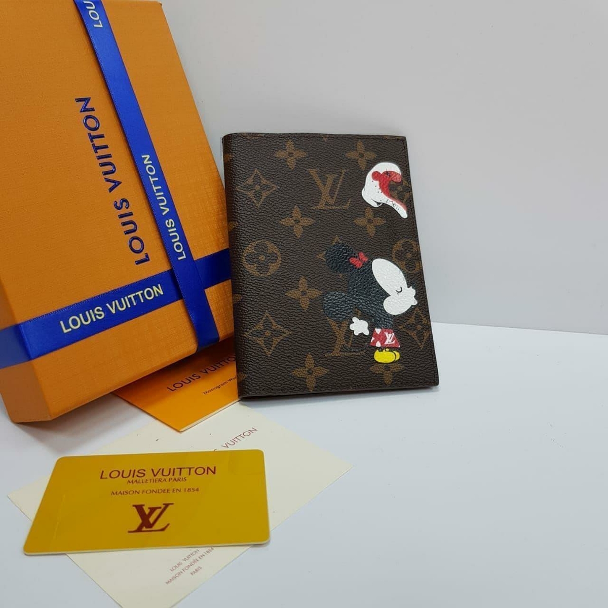 Louis Vuitton обложка на паспорт премиум женские мужские  в «Globestyle» арт.674483OH