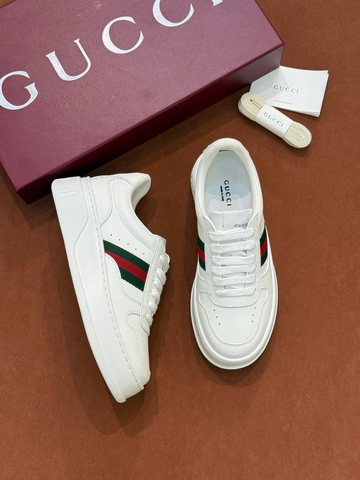 Gucci кроссовки артикул 230981RM в интернет-магазине «GLOBESTYLE»