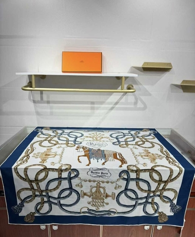 Hermes платок артикул 432692FG в интернет-магазине «GLOBESTYLE»