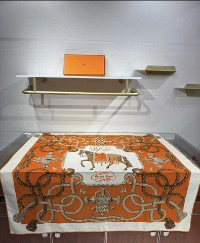 Hermes платок артикул 819622OU в интернет-магазине «GLOBESTYLE»