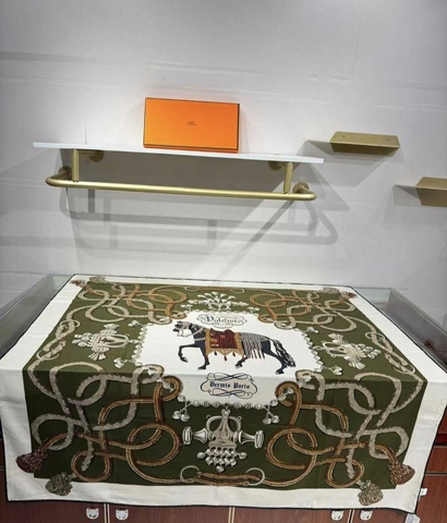 Hermes платок артикул 877886GA в интернет-магазине «GLOBESTYLE»