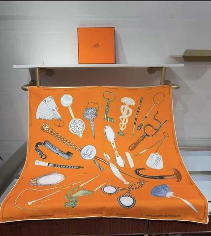 Hermes платок артикул 493227ZT в интернет-магазине «GLOBESTYLE»