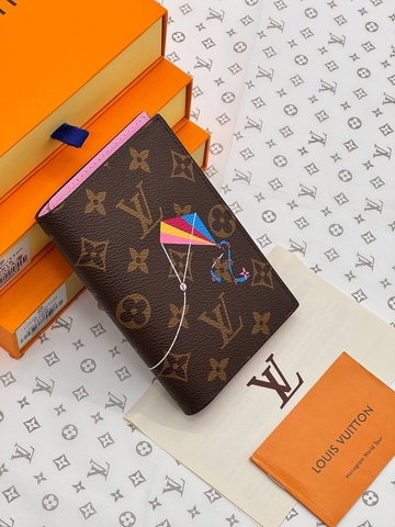 Louis Vuitton обложка на паспорт 876945XL в GLOBESTYLE