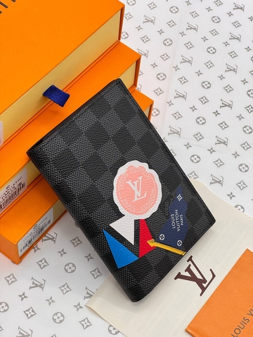 Louis Vuitton обложка на паспорт 824068ML в GLOBESTYLE