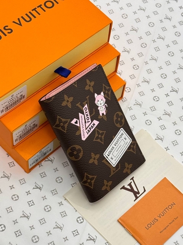 Louis Vuitton обложка на паспорт 215064GI в GLOBESTYLE