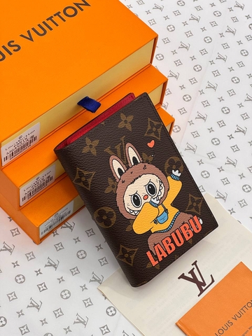 Louis Vuitton обложка на паспорт 819578DB в GLOBESTYLE