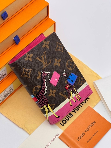 Louis Vuitton обложка на паспорт 315165OP в GLOBESTYLE