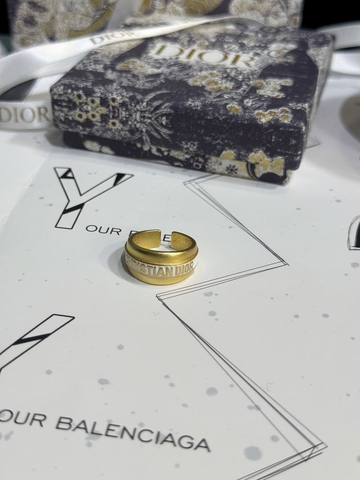 Dior кольцо 195718CI в GLOBESTYLE