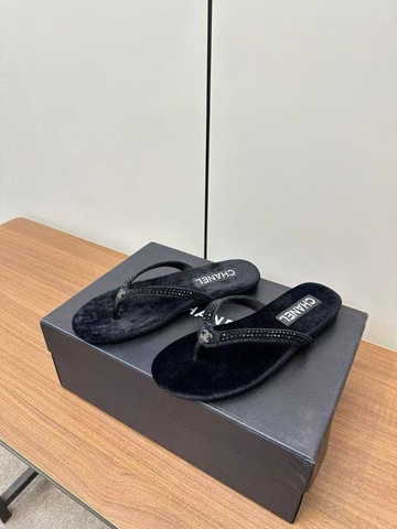 Chanel шлепанцы артикул 576624WJ в интернет-магазине «GLOBESTYLE»