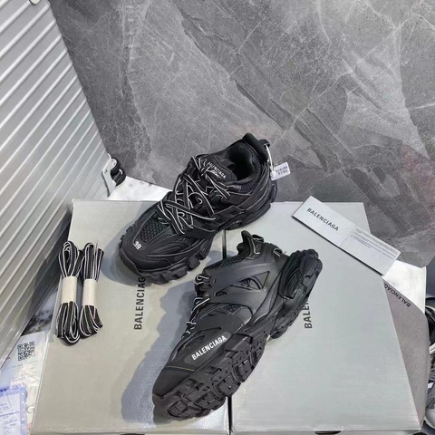 Balenciaga TRACK SNEAKER кроссовки артикул 706205MH в интернет-магазине «GLOBESTYLE»