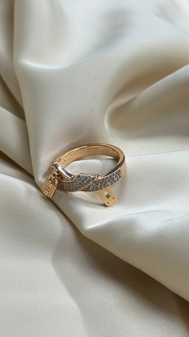 Hermes Kelly Gavroche кольцо артикул 579880XG в интернет-магазине «GLOBESTYLE»