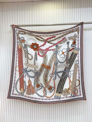 Hermes платок артикул 461243MF в интернет-магазине «GLOBESTYLE»