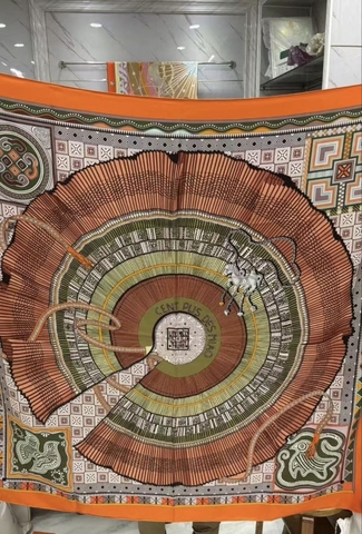 Hermes платок артикул 132996SM в интернет-магазине «GLOBESTYLE»