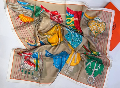 Hermes платок артикул 975181YK в интернет-магазине «GLOBESTYLE»