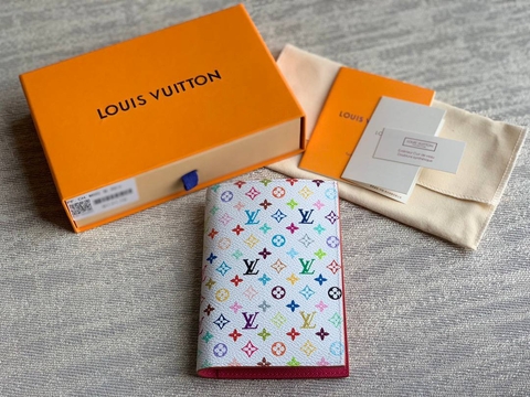 Louis Vuitton обложка на паспорт 761946JW в GLOBESTYLE