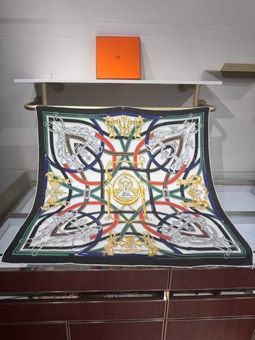 Hermes платок артикул 385228PH в интернет-магазине «GLOBESTYLE»