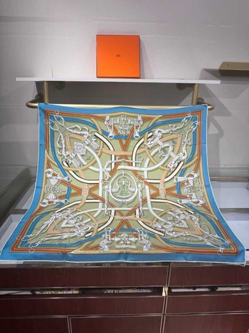 Hermes платок артикул 464973BI в интернет-магазине «GLOBESTYLE»