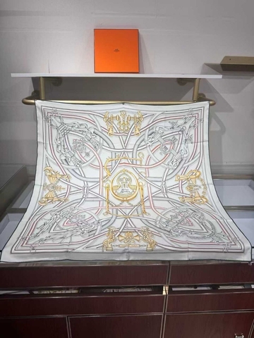 Hermes платок артикул 596983OH в интернет-магазине «GLOBESTYLE»