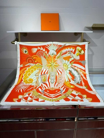 Hermes платок артикул 286970WT в интернет-магазине «GLOBESTYLE»