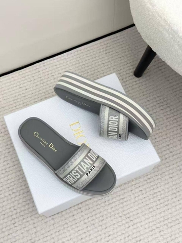 Dior шлепанцы артикул 317917QC в интернет-магазине «GLOBESTYLE»