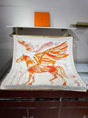 Hermes платок артикул 324959DQ в интернет-магазине «GLOBESTYLE»