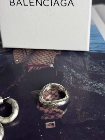 Balenciaga кольцо 888526LG в GLOBESTYLE
