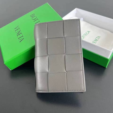 Bottega Veneta обложка на паспорт 696304IT в GLOBESTYLE