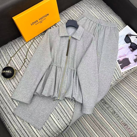 Louis Vuitton костюм женская 857337TY в GLOBESTYLE